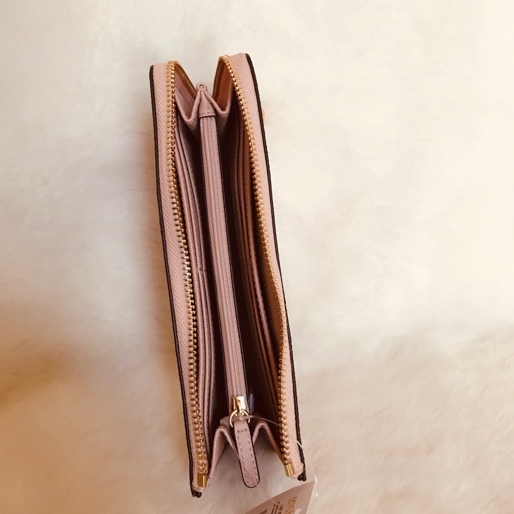 Michael Kors Jet Set Travel LG Three QTR Zip - Picture 4 of 6